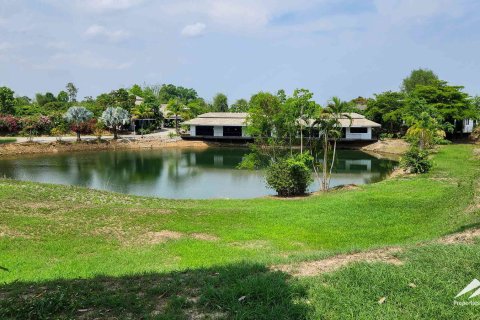 Commercial property in Chiang Mai, Thailand 850 sq.m. № 172501 - photo 4