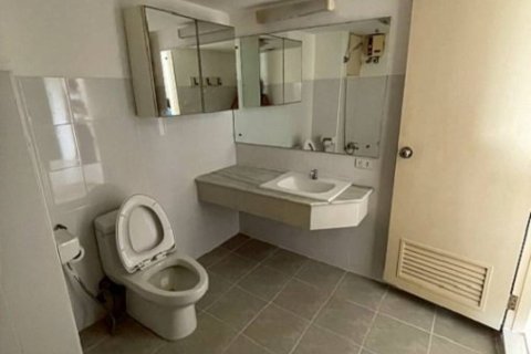 Condo in Wang Thonglang, Bangkok, Thailand, 2 bedrooms  № 161459 - photo 8