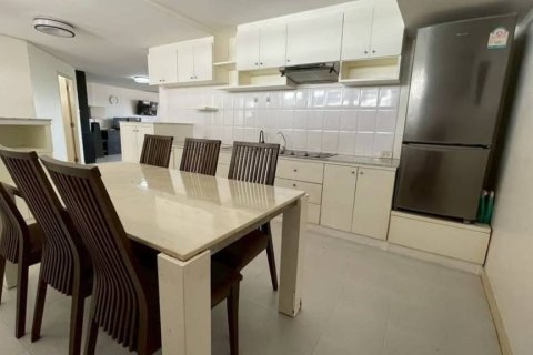 Condo in Wang Thonglang, Bangkok, Thailand, 2 bedrooms  № 161459 - photo 4