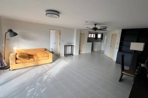 Condo in Wang Thonglang, Bangkok, Thailand, 2 bedrooms  № 161459 - photo 2