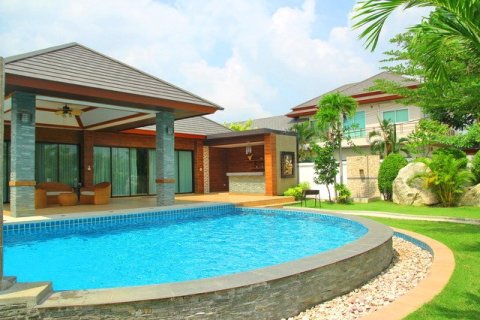 House in Pattaya, Thailand 4 bedrooms № 223055