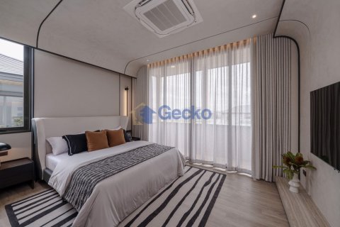 House in Pattaya, Thailand 4 bedrooms № 196438 - photo 14