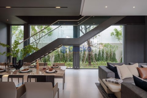 House in Pattaya, Thailand 4 bedrooms № 196438 - photo 8