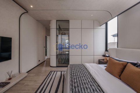 House in Pattaya, Thailand 4 bedrooms № 196438 - photo 15