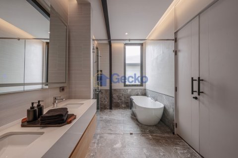 House in Pattaya, Thailand 4 bedrooms № 196438 - photo 22