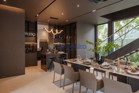 House in Pattaya, Thailand 4 bedrooms № 196438 - photo 3