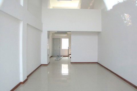 Коммерческая недвижимость в Чиангмае, Таиланд  № 162487 - фото 2