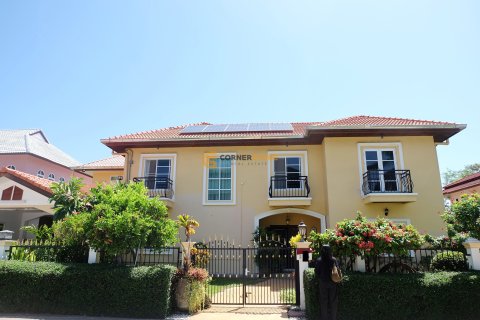 Studio in Pattaya, Thailand № 209749