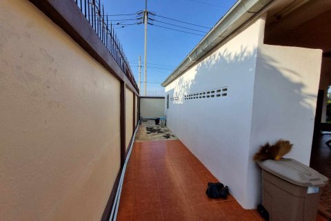 Вилла в Хуа Хине, Таиланд с 5 спальнями  № 146298 - фото 14