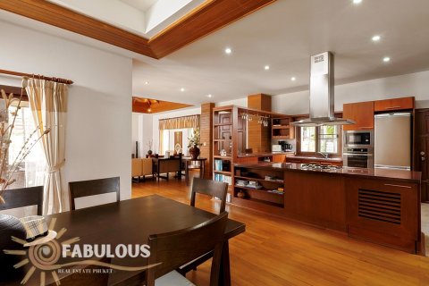 Villa in Bang Tao, Thailand 4 bedrooms № 179396 - photo 5