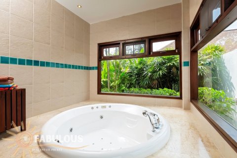 Villa in Bang Tao, Thailand 4 bedrooms № 179396 - photo 3