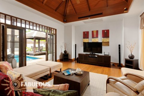 Villa in Bang Tao, Thailand 4 bedrooms № 179396 - photo 2