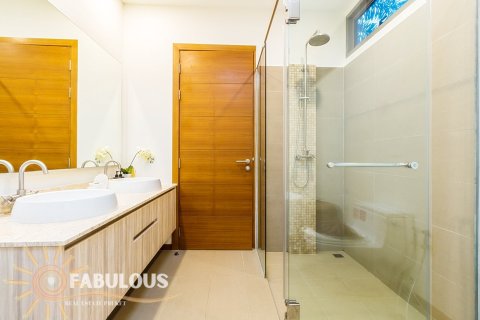 Villa in Rawai, Thailand 4 bedrooms № 179395 - photo 8