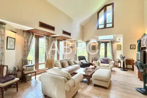 Casa de 4 dormitorios en Pattaya, Tailandia № 211710 - foto 4
