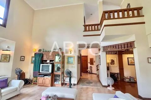 Casa de 4 dormitorios en Pattaya, Tailandia № 211710 - foto 11