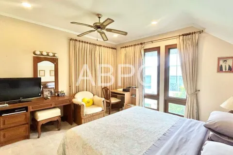 Casa de 4 dormitorios en Pattaya, Tailandia № 211710 - foto 12