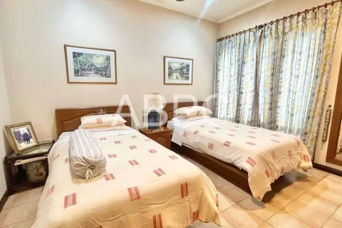 Casa de 4 dormitorios en Pattaya, Tailandia № 211710 - foto 15