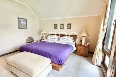 Casa de 4 dormitorios en Pattaya, Tailandia № 211710 - foto 3