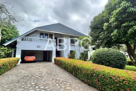House in Pattaya, Thailand 4 bedrooms № 211710