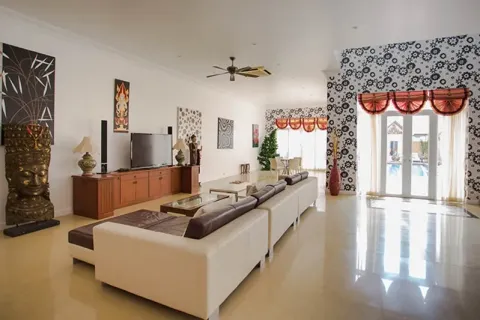 Casa de 5 dormitorios en Pattaya, Tailandia № 211711 - foto 12