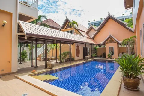 Casa de 5 dormitorios en Pattaya, Tailandia № 211711 - foto 11