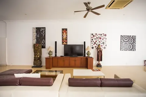 Casa de 5 dormitorios en Pattaya, Tailandia № 211711 - foto 13