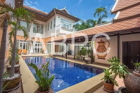 House in Pattaya, Thailand 5 bedrooms № 211711
