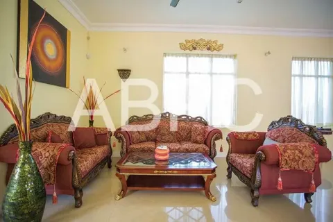 Casa de 5 dormitorios en Pattaya, Tailandia № 211711 - foto 6
