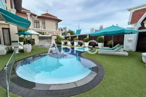 Casa de 4 dormitorios en Pattaya, Tailandia № 211712 - foto 12