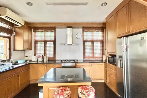 Casa de 4 dormitorios en Pattaya, Tailandia № 211712 - foto 30