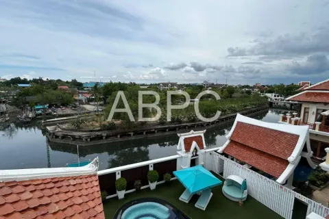 Casa de 4 dormitorios en Pattaya, Tailandia № 211712 - foto 9