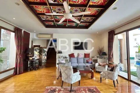 Casa de 4 dormitorios en Pattaya, Tailandia № 211712 - foto 5