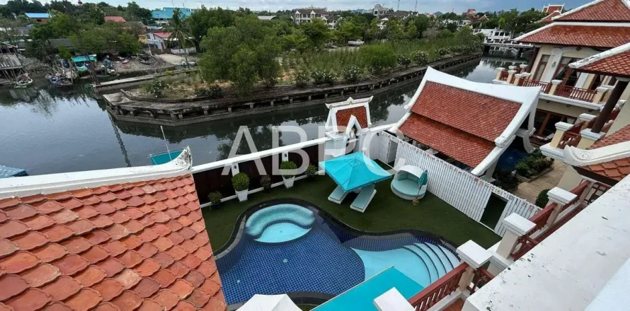 Casa de 4 dormitorios en Pattaya, Tailandia № 211712