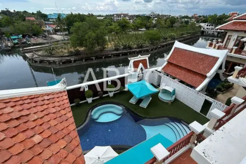 Casa de 4 dormitorios en Pattaya, Tailandia № 211712 - foto 7