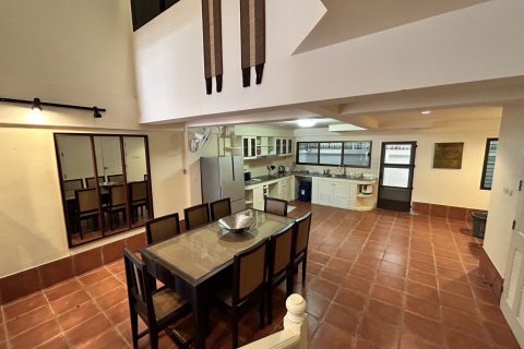 Townhouse in Hua Hin, Thailand 4 bedrooms № 162053 - photo 3