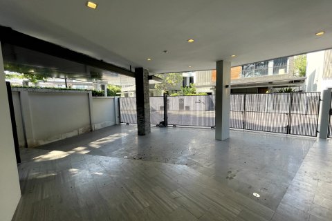 House in Bangkok, Thailand 4 bedrooms № 148430 - photo 6