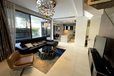 House in Bangkok, Thailand 4 bedrooms № 148430 - photo 3