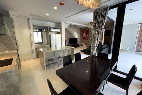 House in Bangkok, Thailand 4 bedrooms № 148430 - photo 8