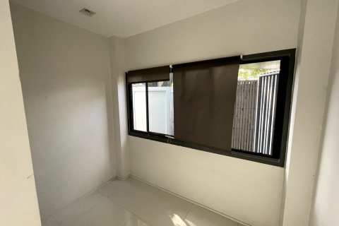 House in Bangkok, Thailand 4 bedrooms № 148430 - photo 18