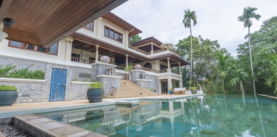 Villa in Phuket, Thailand 5 bedrooms № 145738