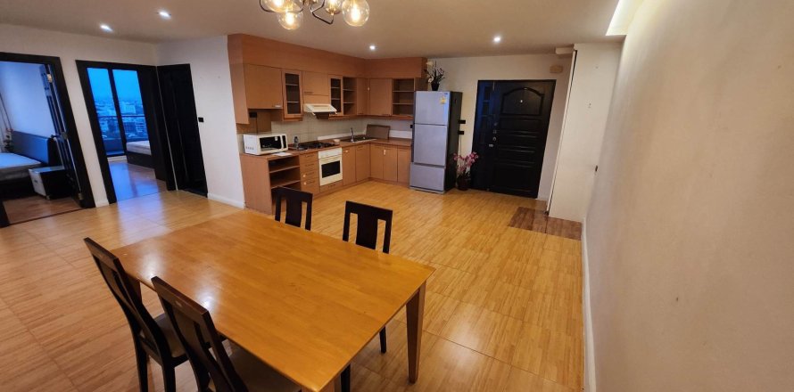 Condo in Watthana, Bangkok, Thailand, 3 bedrooms № 160679