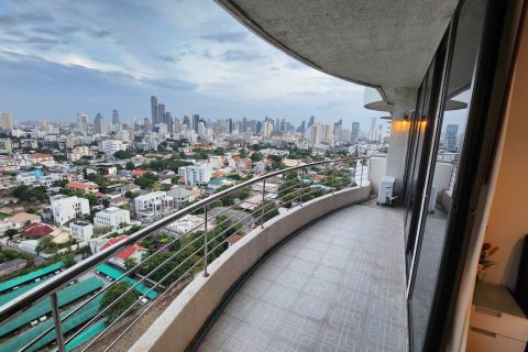 Condo in Watthana, Bangkok, Thailand, 3 bedrooms № 160679 - photo 5