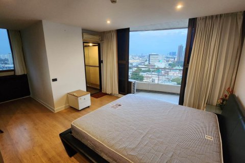 Condo in Watthana, Bangkok, Thailand, 3 bedrooms № 160679 - photo 11
