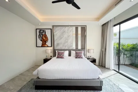 Villa in Phuket, Thailand 4 bedrooms № 160675 - photo 30