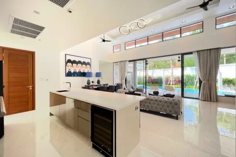 Villa in Phuket, Thailand 4 bedrooms № 160675 - photo 3