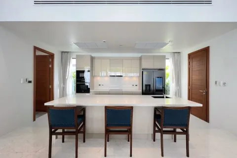 Villa in Phuket, Thailand 4 bedrooms № 160675 - photo 8