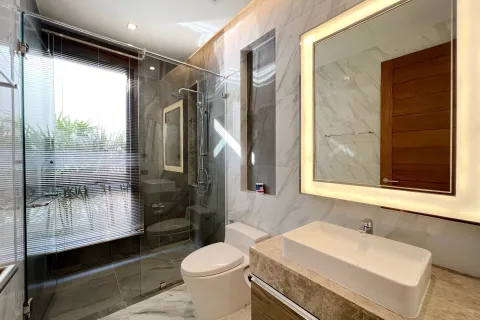 Villa in Phuket, Thailand 4 bedrooms № 160675 - photo 21