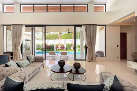 Villa in Phuket, Thailand 4 bedrooms № 160675 - photo 5