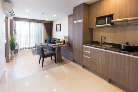 Студия в кондо в Ваттхане, Бангкок, Таиланд № 160680 - фото 1