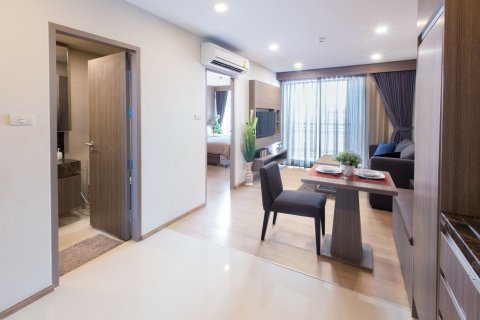 Студия в кондо в Ваттхане, Бангкок, Таиланд № 160680 - фото 2